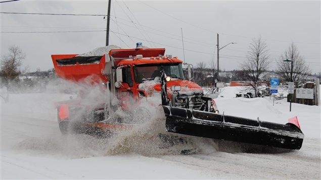 Une déneigeuse dans les rues