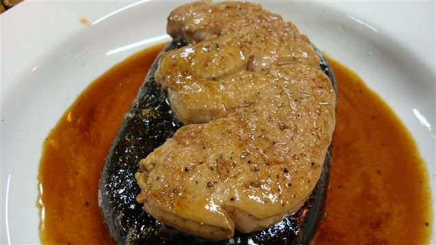 Foie gras poêlé sur des galetsFoie gras poêlé sur des galetsFoie gras poêlé sur des galetsFoie gras poêlé sur des galets