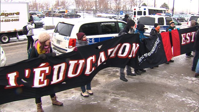 Manifestation au ministère de l'Éducation, à Montréal.