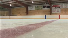 La nouvelle patinoire de La Broquerie a été construite à côté de l'ancien aréna.