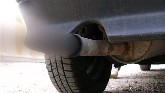 Tuyau d'échappement d'une voiture