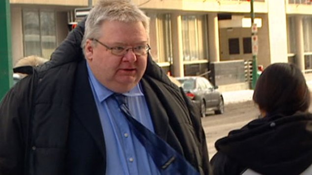 Mark Stobbe, accusé du meurtre de son épouse, arrive à son procès mardi à Winnipeg.