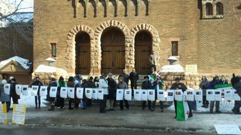 Manifestation devant l’ambassade syrienne