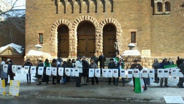 Manifestation devant l'ambassade syrienne