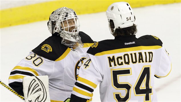Tim Thomas et Adam McQuaid