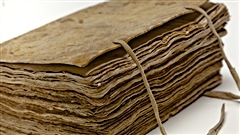 Un manuscrit de la collection <i>Livres qui ont nomm� le Monde</i> au Mus�e de la civilisation de Qu�bec / � Mus�e de la civilisation de Qu�bec