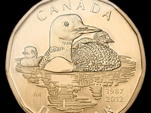 La pièce d'un dollar créée pour souligner le 25e anniversaire