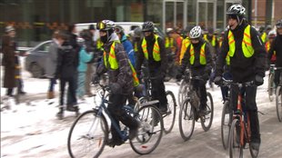 Des cyclistes font la promotion du vélo d'hiver