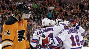 Capitaine Callahan mate les Flyers
