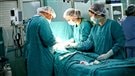 Chirurgies, au public et au privé