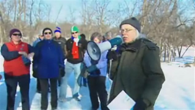 Quelque 150 personnes ont participé à une marche samedi pour le maintien des terrains de golfs de la Ville de Winnipeg.