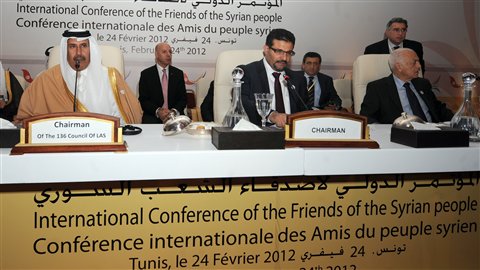 Des représentants arabes, dont le secrétaire général de la Ligue arabe, Nabil El-Arabi (à droite), lors de la conférence de Tunis.