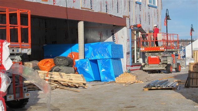 Des travailleurs en construction à Whitehorse