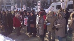 Manifestation à l'Université de l'Alberta contre la remise d'un doctorat honorifique au président de Nestlé