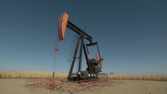 Un puits de pétrole en Alberta.
