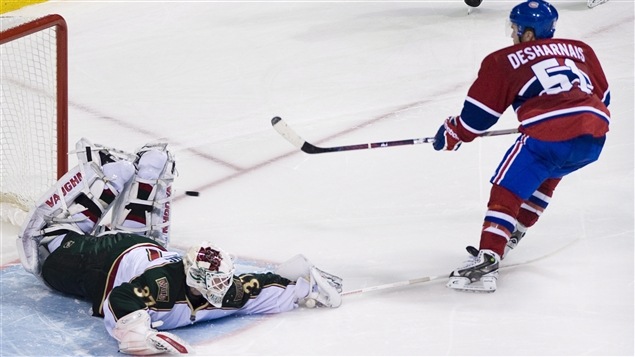 David Desharnais déjoue Josh Harding. 