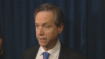 Le ministre de l'Éducation de la C.-B., George Abbott