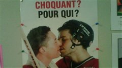 Une affiche de la Journ�e internationale contre l'homophobie