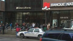 Les étudiants ciblent les institutions financières.