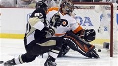 Sidney Crosby déjoue Ilya Bryzgalov.
