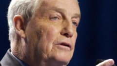 L'ancien premier ministre conservateur Peter Lougheed