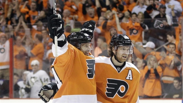 Kimmo Timonen et Claude Giroux