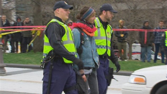 Les policiers ont procédé à plusieurs arrestations.