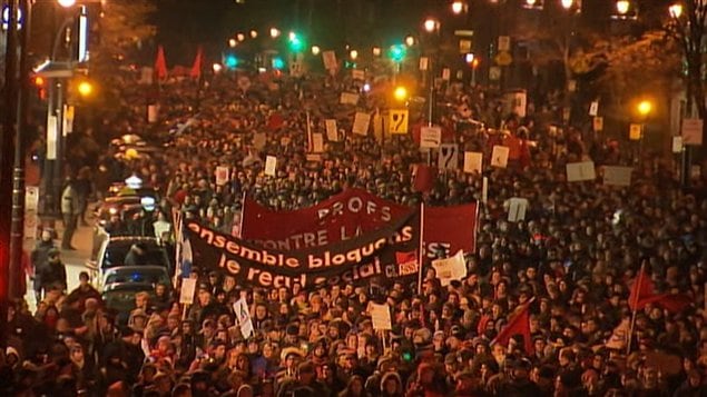 Manifestation contre l'offre du gouvernement Charest, vendredi soir à Montréal