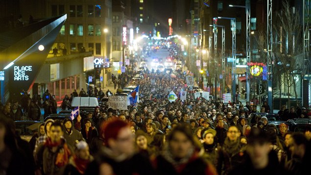 Une des nombreuses manifestations nocturnes à Montréal