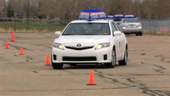Cours de conduite et les dangers de la distraction au volant.