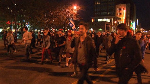 Des manifestants quittant la place Émilie-Gamelin, le 6 mai 2012.