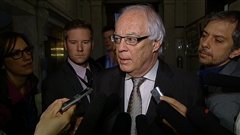 Le ministre de la Sécurité publique, Robert Dutil, a réagi aux événements dans le métro de Montréal.