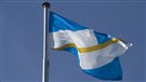 Le drapeau franco-yukonais flotte sur Dawson et Whitehorse