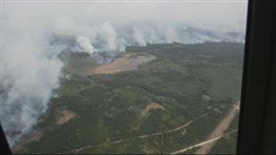 Feux de forêts dans le sud-est du Manitoba : un retour furtif à la maison pour des évacués