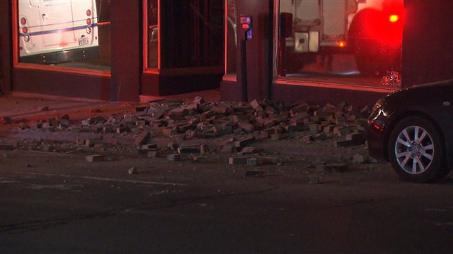 Un homme est dans un état critique après l'effondrement d'un mur, rue de Bleury 