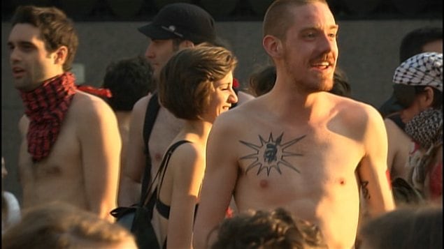 Des participants de la « ma-nu-festation ».