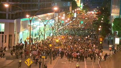 Manifestations nocturnes sur fond de loi spéciale