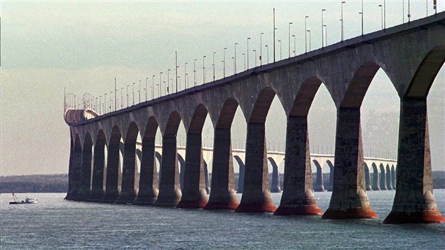 Le pont de la Confédération au Canada, 50e sur la liste des plus longs ponts au monde.