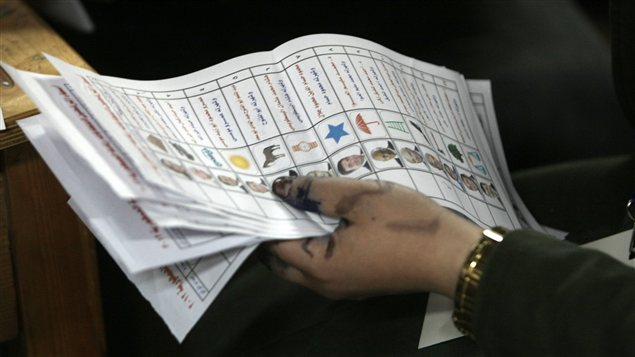 Dépouillement des votes en Égypte à l'issue du premier tour de l'élection présidentielle visant à désigner le successeur d'Hosni Moubarak.
