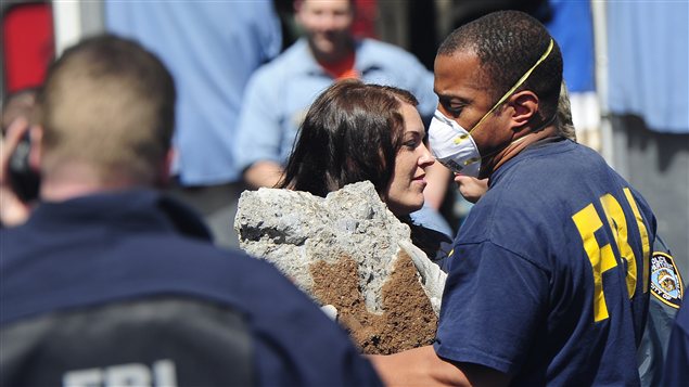 Le 20 avril 2012, des agents du FBI et du NYPD entreprennent des fouilles dans une cave d'un bâtiment de SoHo, pensant y trouver des indices sur la disparition d'Etan Patz.