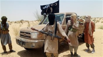 Des rebelles islamistes d'Ansar Dine , le 24 avril 2012 près de Tombouctou