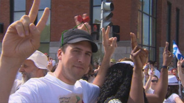 Le slammeur David Goudreault a participé à la marche.