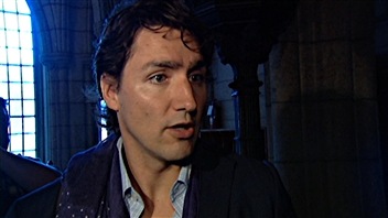 Le député libéral Justin Trudeau réagit à la découverte de restes humains à Ottawa et Montréal.