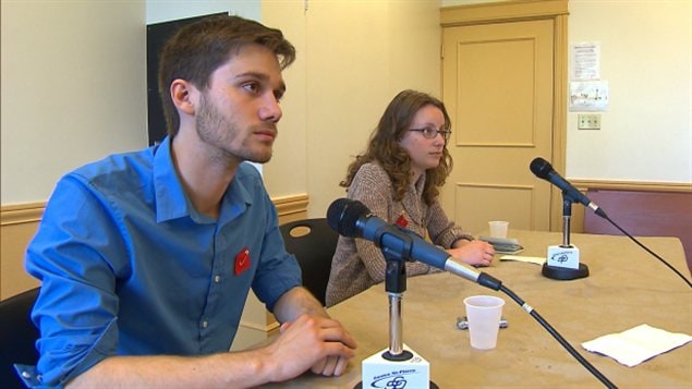 Léo Bureau-Blouin et Éliane Laberge en point de presse