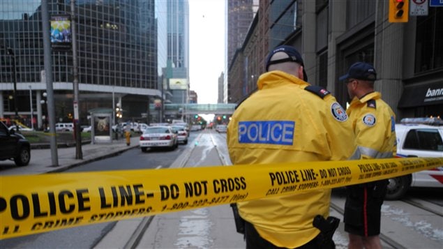 Les policiers avaient bloqué les rues autour du centre Eaton, samedi soir.