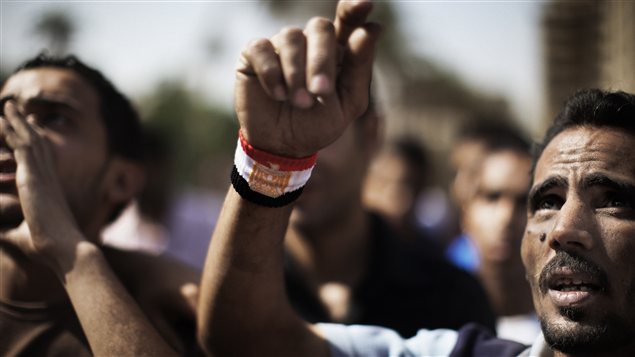 Des centaines d'Égyptiens ont occupé dimanche matin la place Tahrir, au Caire, pour dénoncer les verdicts rendus au procès d'Hosni Moubarak.
