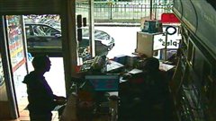 Luka Rocco Magnotta s�adresse � l�employ� du caf� internet o� il a �t� arr�t�.