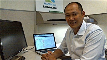 David Ker est déjà en affaires au Cambodge où il emploie une vingtaine de jeunes programmeurs.