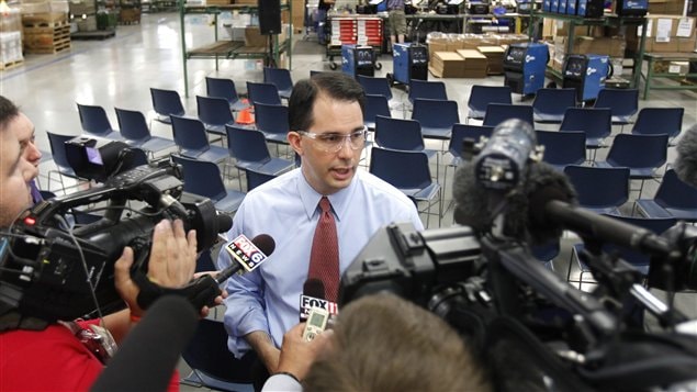 Le gouverneur républicain du Wisconsin, Scott Walker, fait campagne dans le village de Sussex, le 1er juin 2012. 
