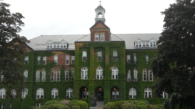 Le Saint Anselm College, � Manchester, au New Hampshire. Pr�s de 2000 �tudiants fr�quentent cette universit�.